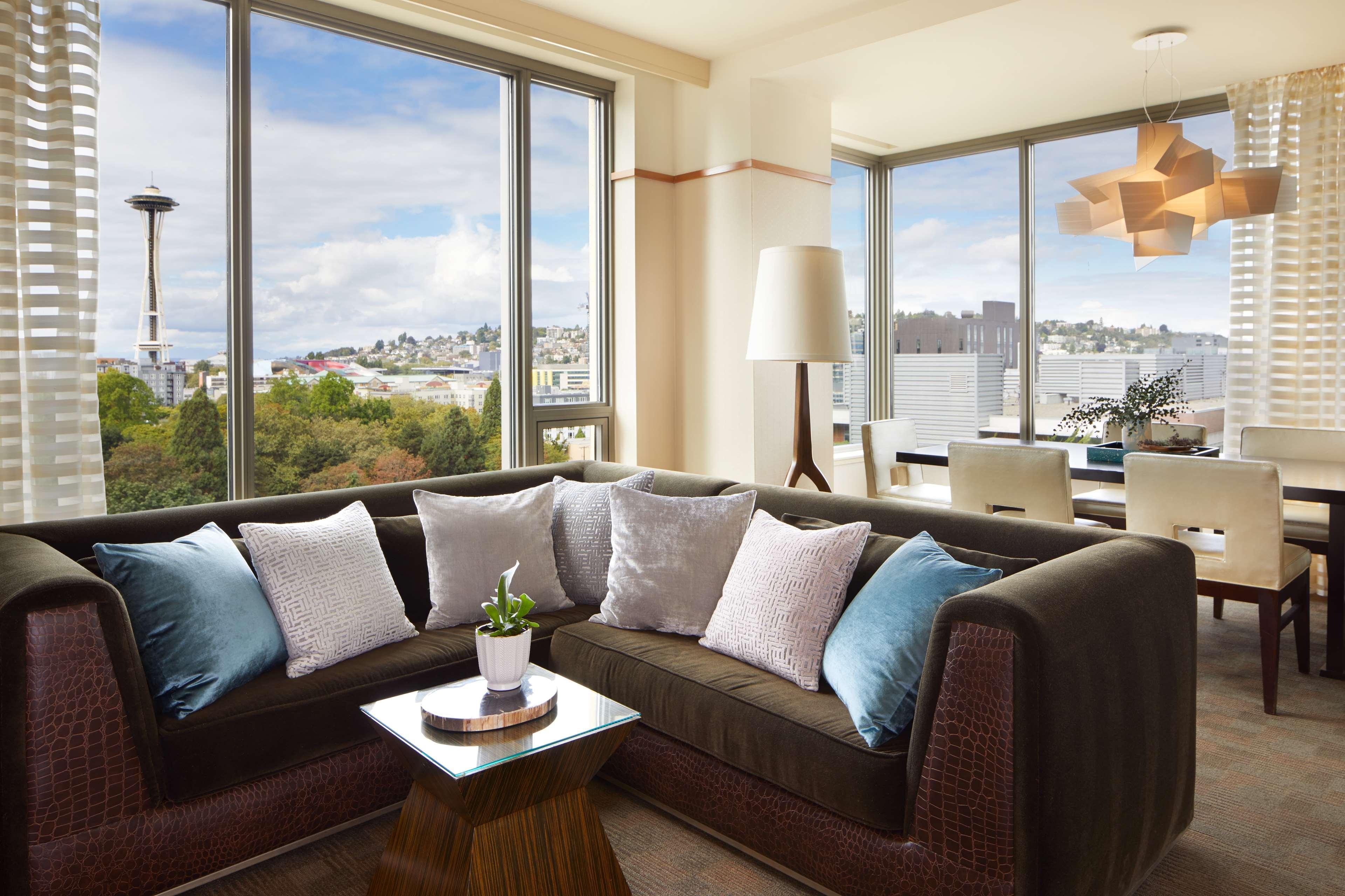 1 Hotel סיאטל מראה חיצוני תמונה A living room in a typical apartment