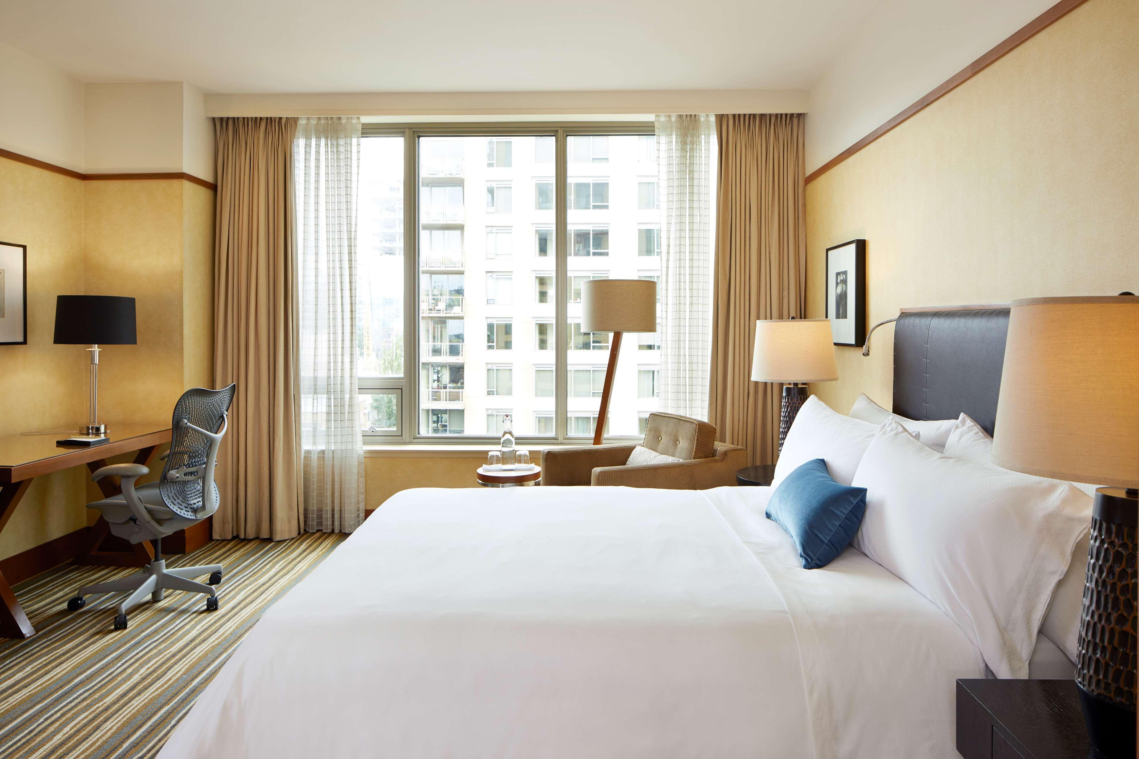 1 Hotel סיאטל מראה חיצוני תמונה A guest room at the Westin Harbour View