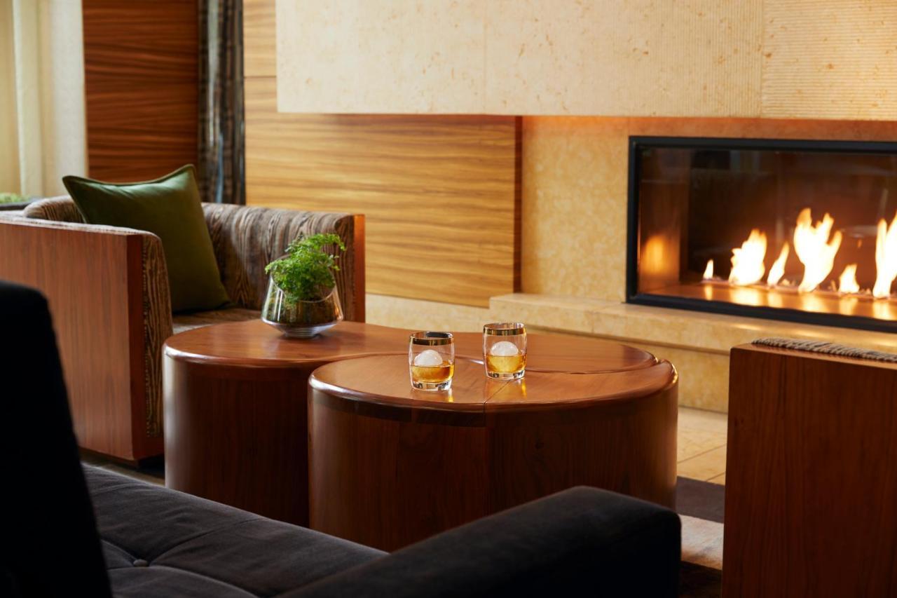 1 Hotel סיאטל מראה חיצוני תמונה The fireplace at the lobby